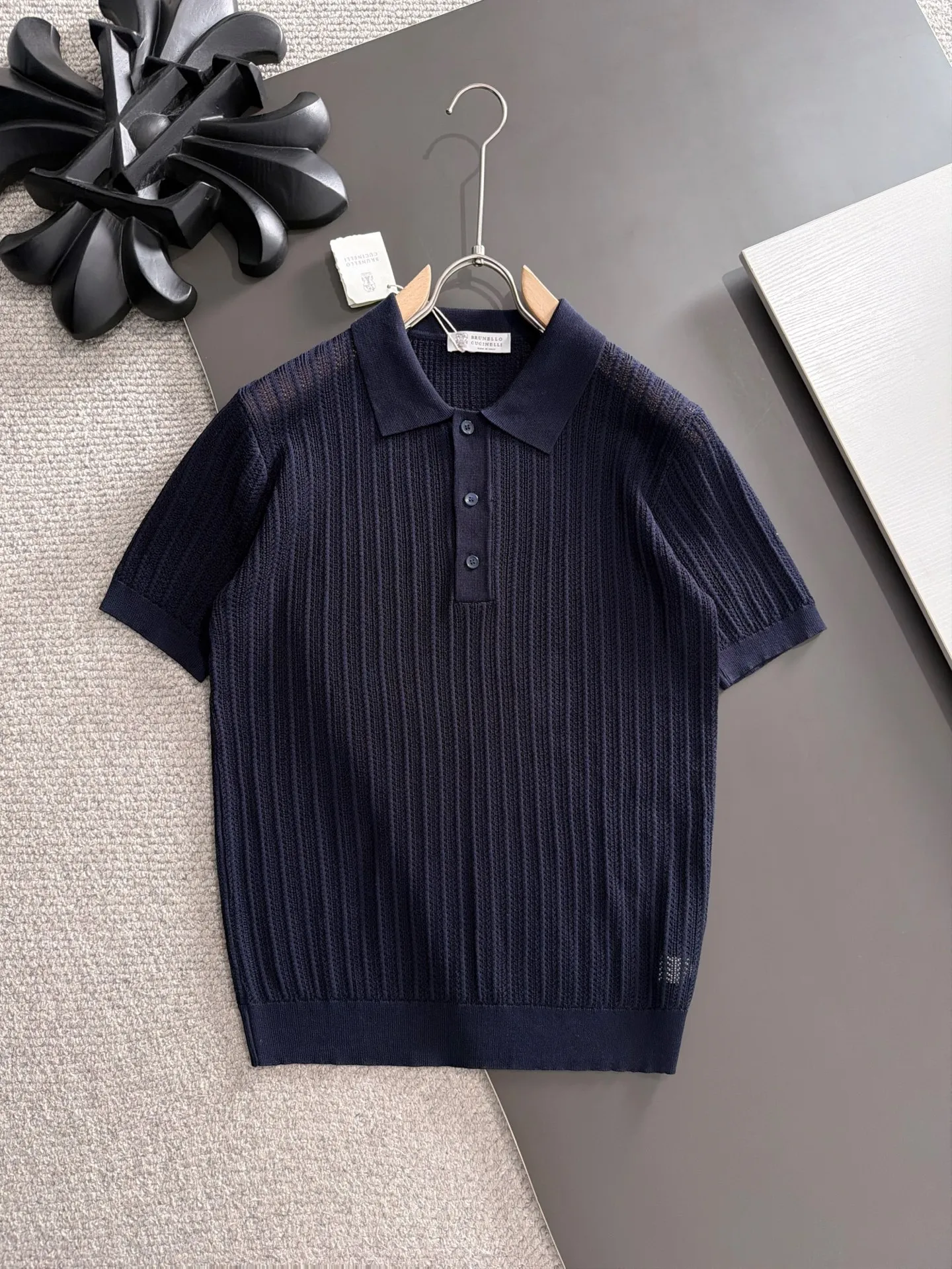 Next day shipment BC high quality-Brunello Cucineli 26ss New Arrival men's short-sleeved T-shirt. Like LP, it belongs to the same old-money style top brand. New Arrival is a top-notch brand. New Arrival Original men's casual short-sleeved. Made of combed cotton yarn knitted cotton-like fabric. Exclusive Premium custom-controlled raw materials. It feels substantial when weighed. The upper body is also more textured than ordinary T-shirts. Fashionable Versatile Hot Sale, skin-friendly and comfortable to wear, premium boutique, exquisite workmanship from Factory, great upper body, essential item for men, complete with three standards Sizes M-3XL